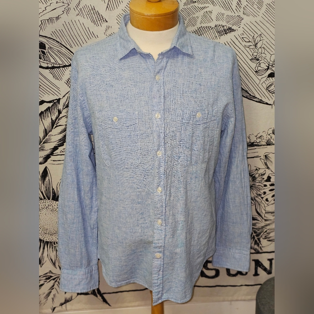 Express Men's Medium Light Blue Linen/Cotton Blend Button-down Shirt